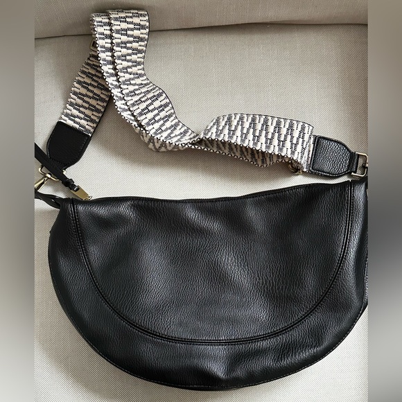 Anthropologie Handbags - Anthropology Urban Originals Luna Slouchy Crossbody